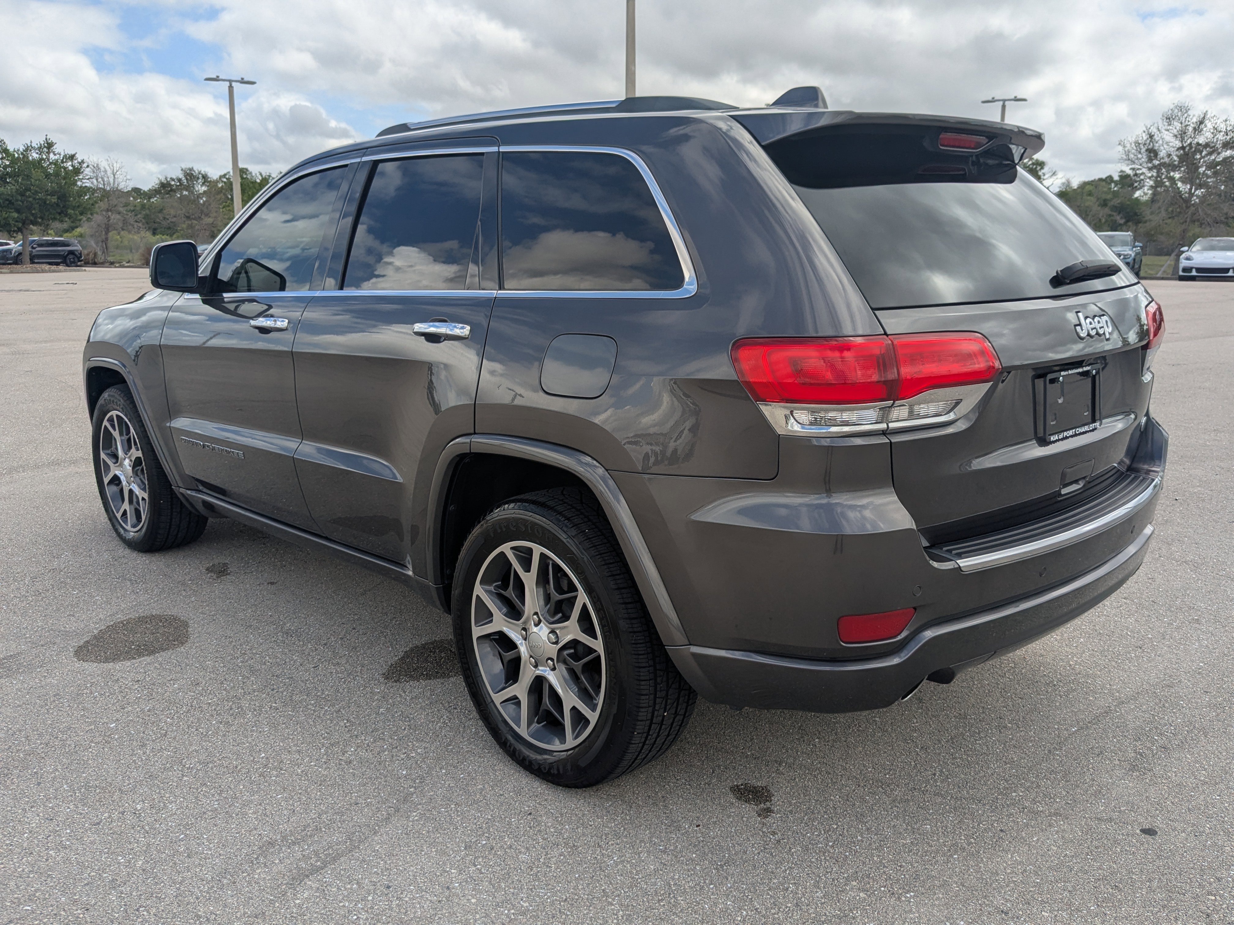 Used 2019 Granite Crystal Metallic Clearcoat Jeep Overland image 7