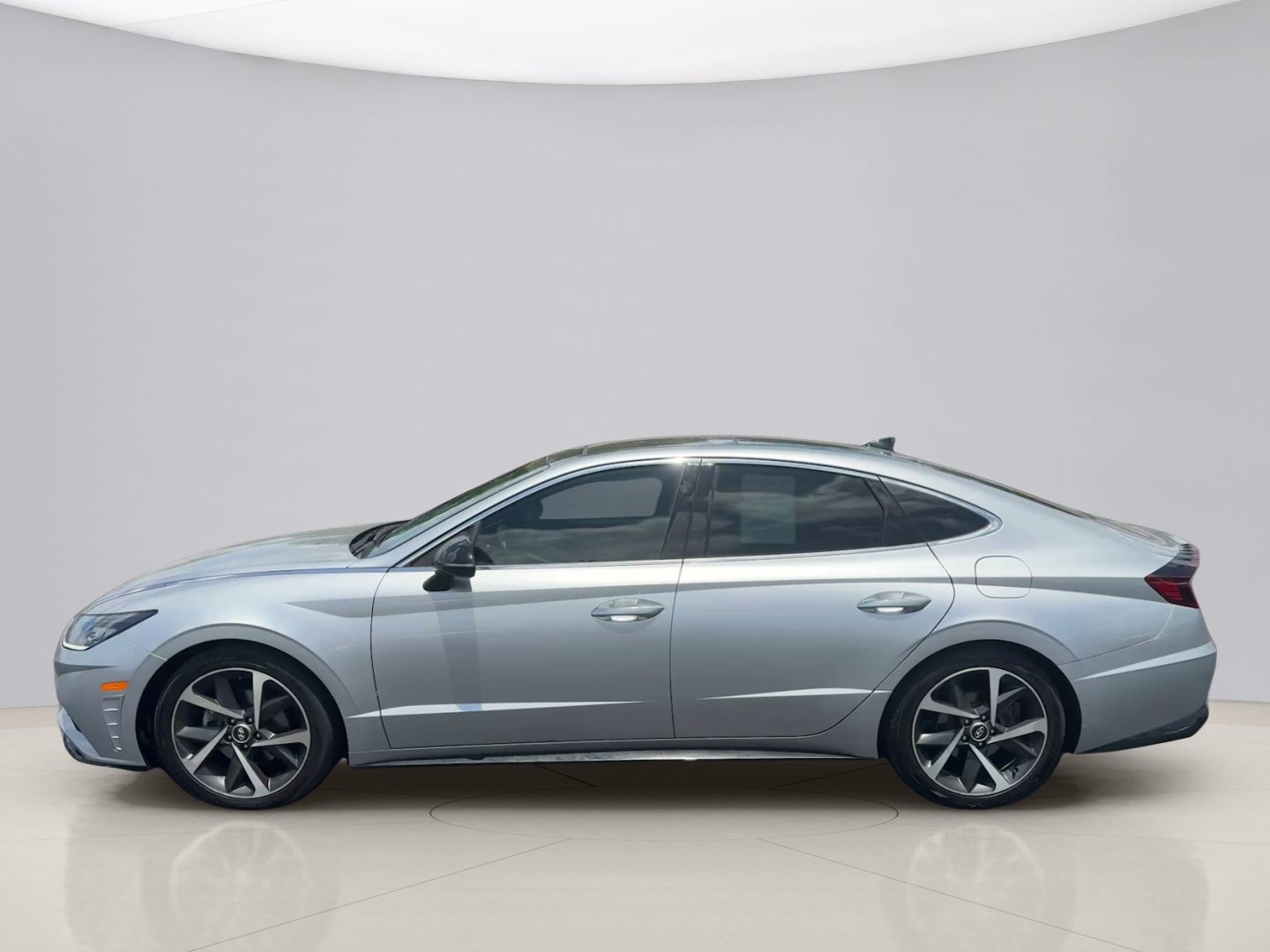 Used 2021 Silver Hyundai SEL PLUS image 2