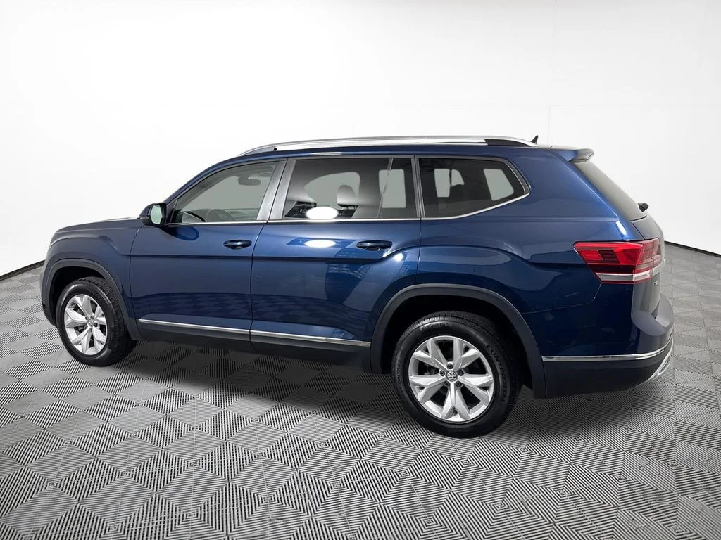 Used 2018 Blue Volkswagen SEL image 11