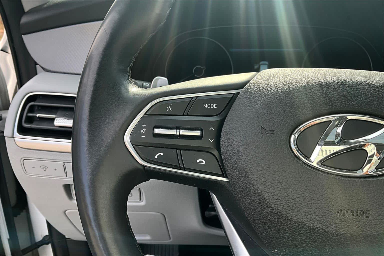 Used 2020 Hyper White Hyundai SEL image 24