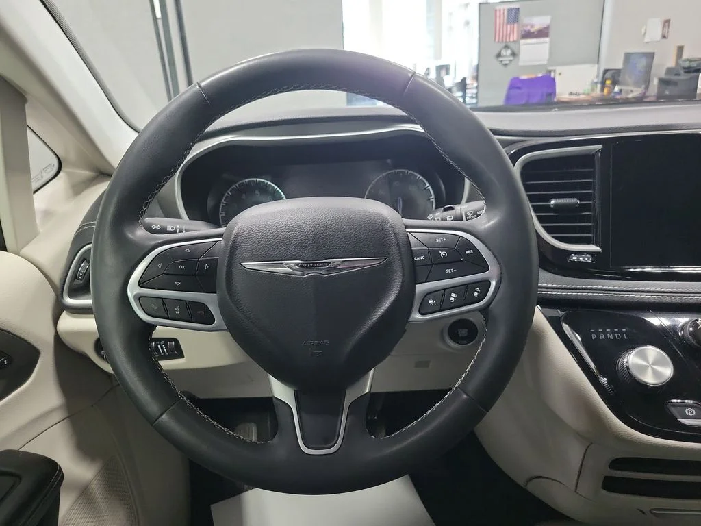 Used 2022 Black Chrysler Touring L image 33