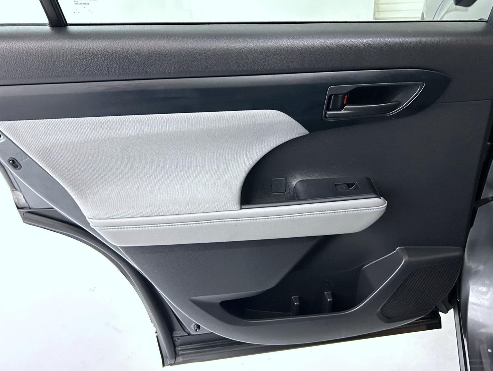 Used 2022 Gray Toyota L image 22