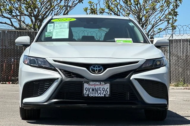 Used 2024 Ice Toyota SE image 9