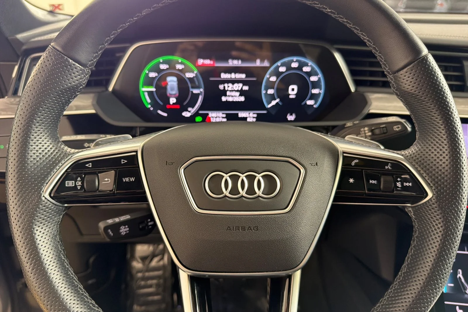 Used 2022 Florett Silver Metallic Audi Premium Plus quattro image 23