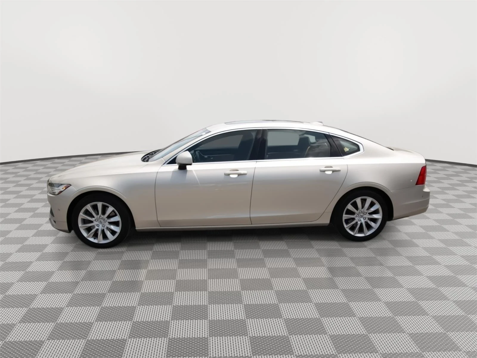 Used 2018  VOLVO  image 8