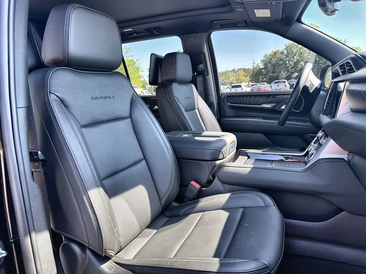 Used 2024 Onyx Black GMC Denali image 23