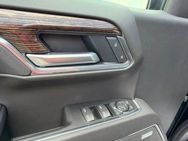 New 2026 Onyx Black GMC Elevation image 25