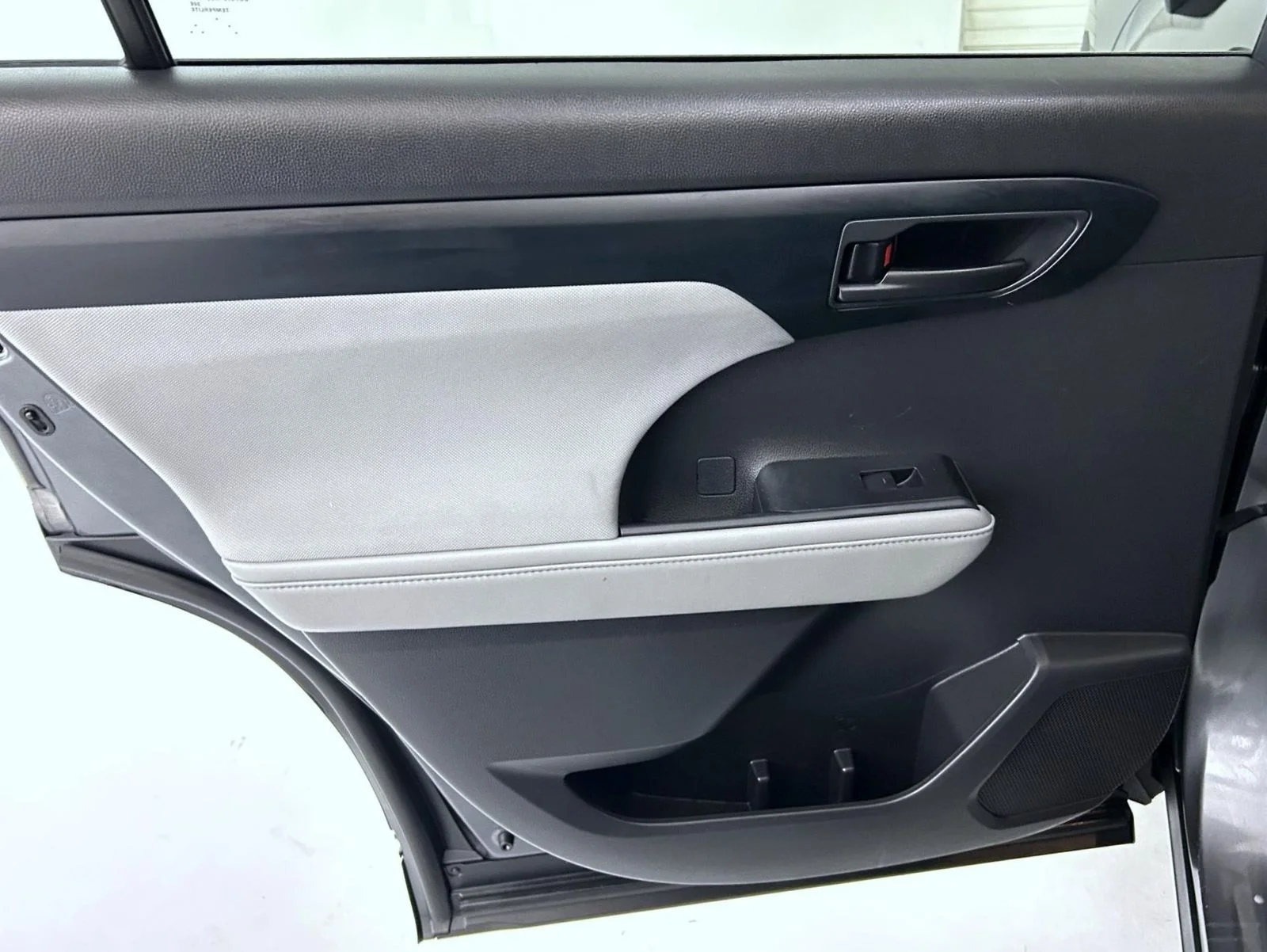 Used 2022 Gray Toyota L image 22