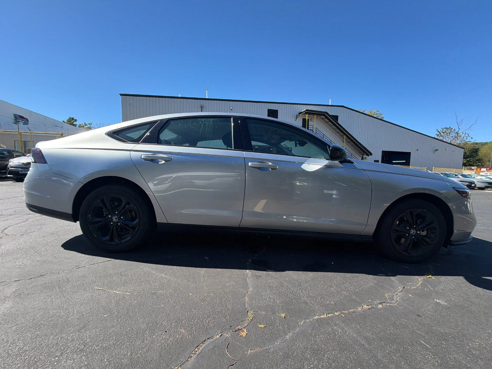 Used 2025 Silver Metallic Honda SE image 6