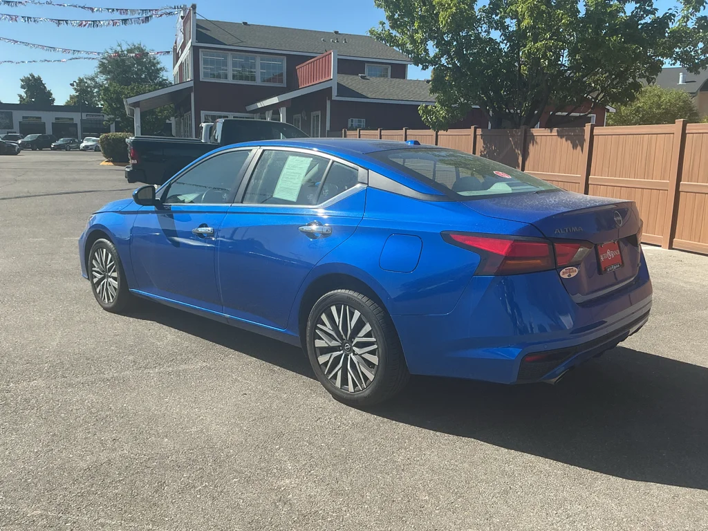 Used 2025 Bluestone Pearl Nissan SV image 7