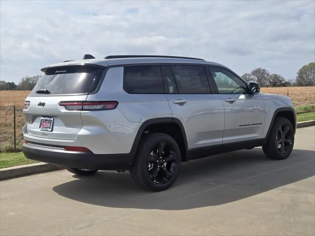 New 2026 Silver Zynith Exterior Paint Jeep Limited image 3