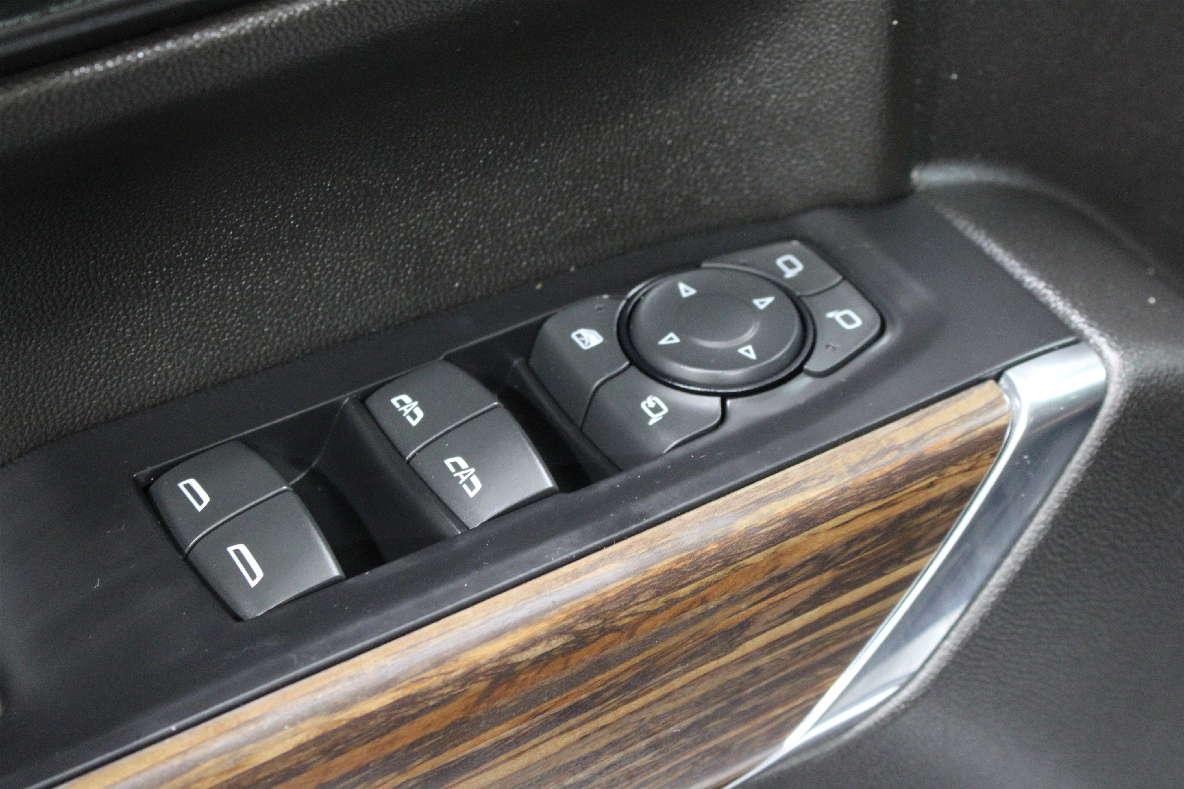 Used 2020 Iridescent Pearl Tricoat Chevrolet High Country image 7