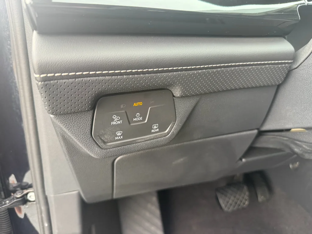 2025 Volkswagen Atlas SE w/Tech - Photo 13