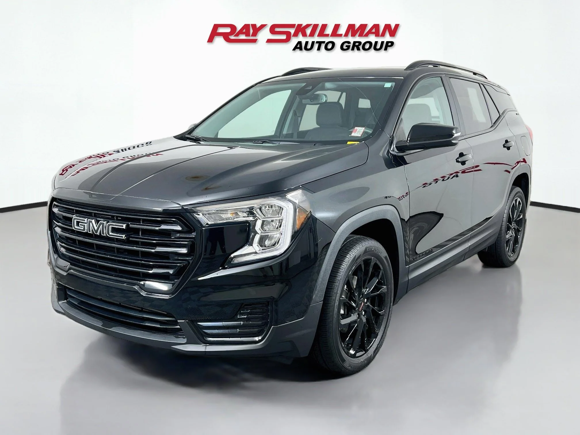 Used 2023 Ebony Twilight Metallic GMC SLE image 3