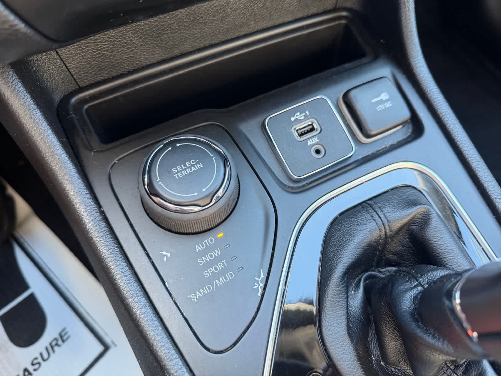 Used 2020 Bright White Clearcoat Jeep Limited image 34