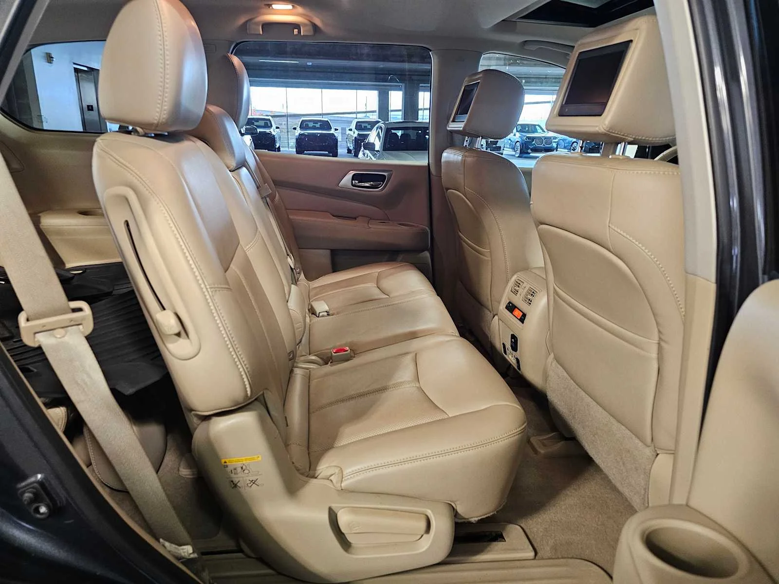 Used 2014 Dark Slate Nissan Platinum image 24