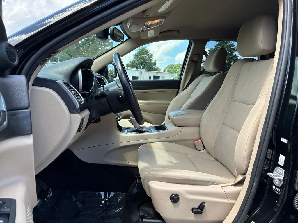Used 2022 Black Jeep Laredo E image 26