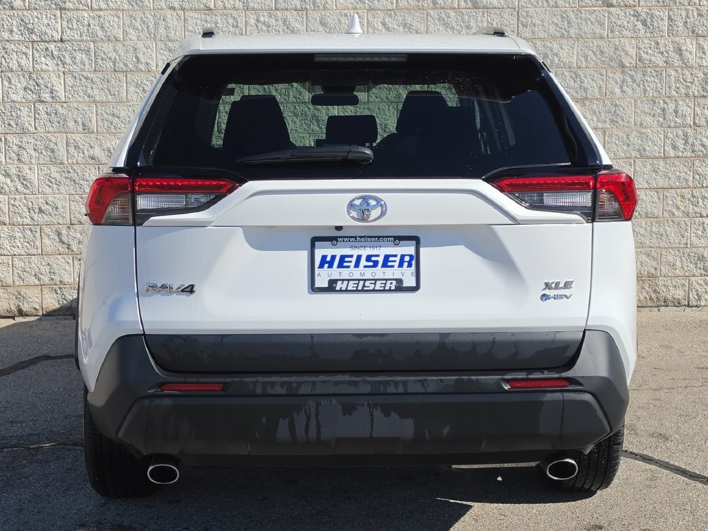 Used 2025 White Toyota XLE image 12