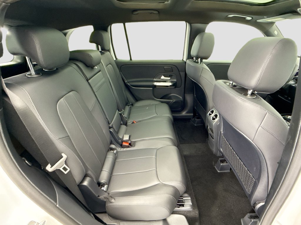 New 2026 Polar White Mercedes-Benz GLB 250 image 21