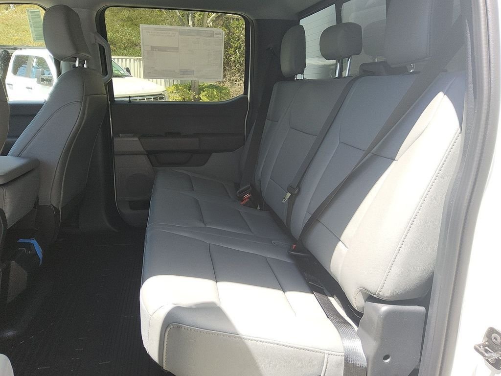 New 2026 Oxford White Ford XL image 16