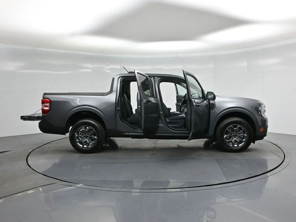 New 2026 Carbonized Gray Metallic Ford XLT image 4