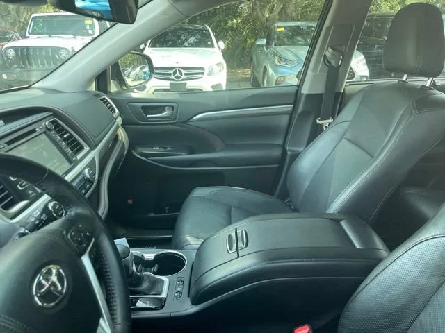 Used 2018 Midnight Black Metallic Toyota Limited image 9