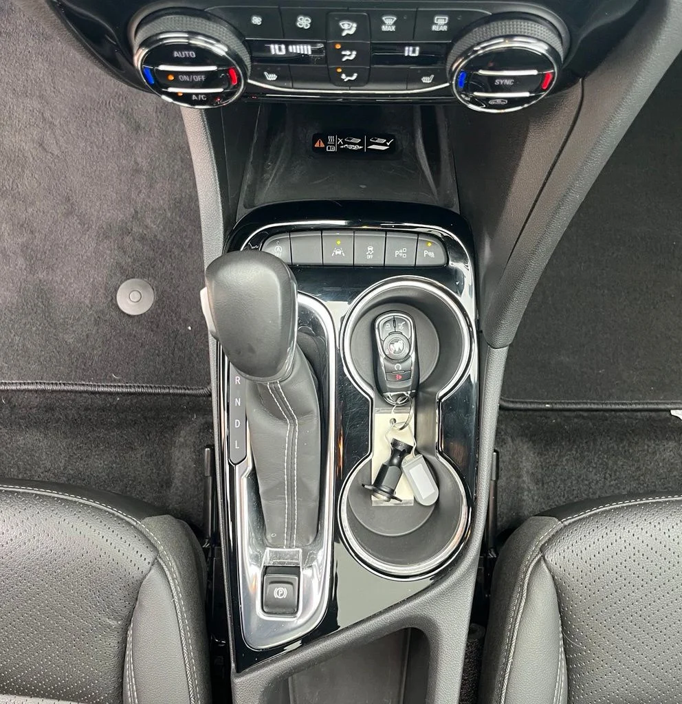 Used 2023 Sapphire Buick Essence image 24