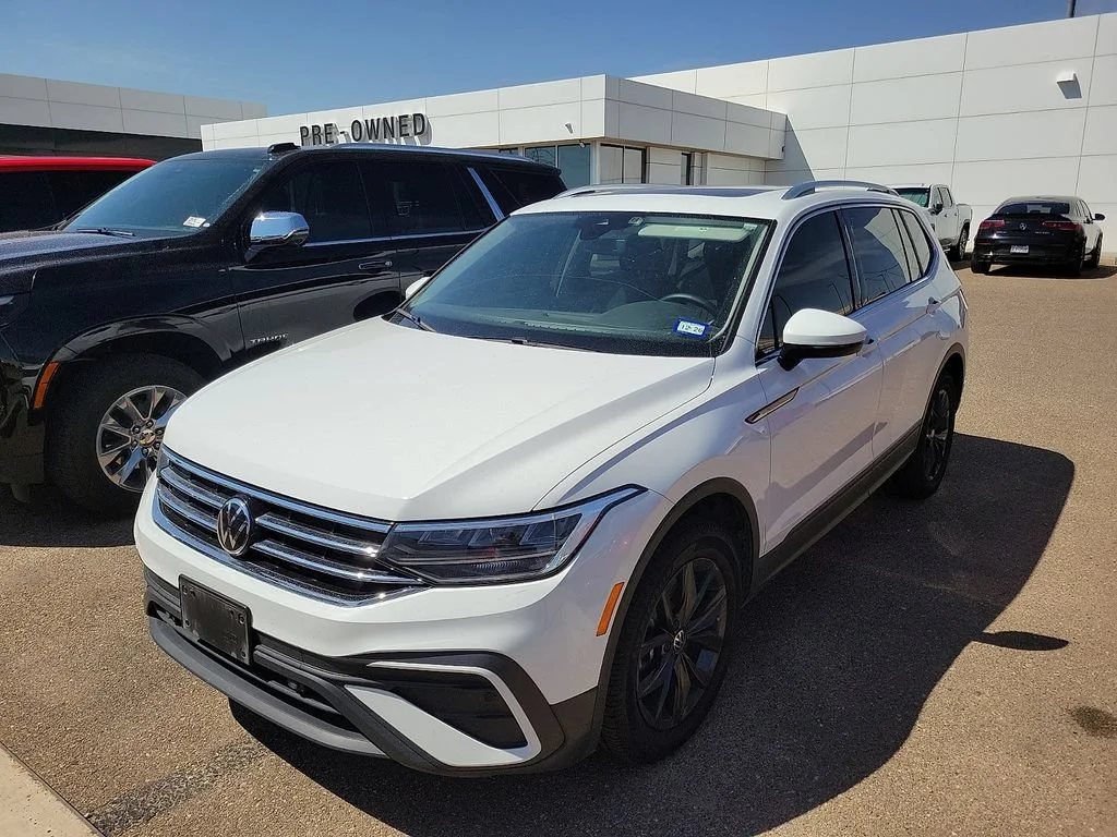 Used 2024  Volkswagen SE image 3