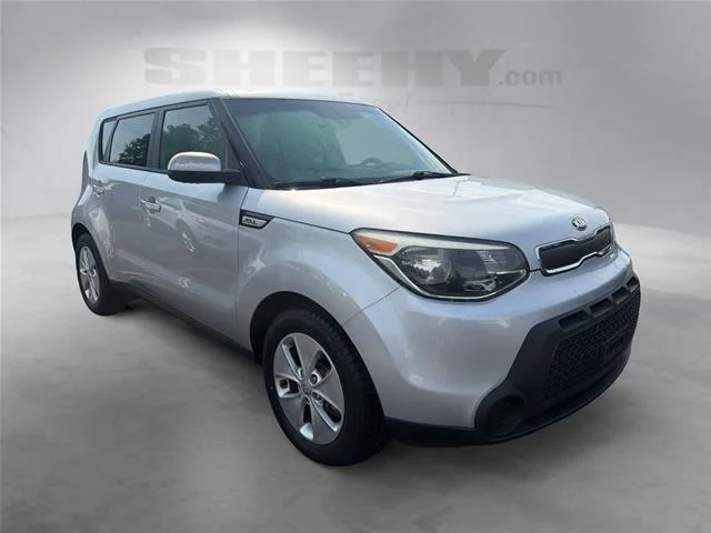 Used 2015 Bright Silver Kia  image 2