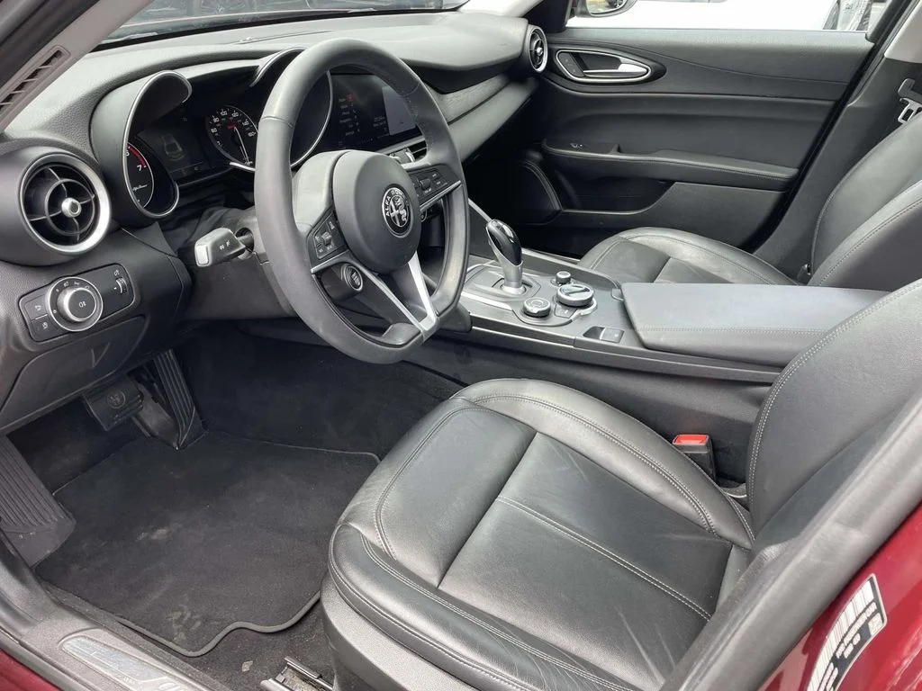 Used 2017 Red Metallic Alfa Romeo Base image 13