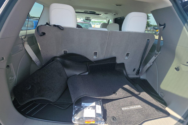 Certified Used 2026 Gray Hyundai SEL Premium image 10