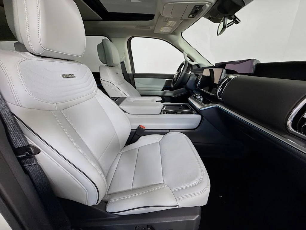 New 2026 Star White Metallic Tri-Coat Ford Platinum image 31