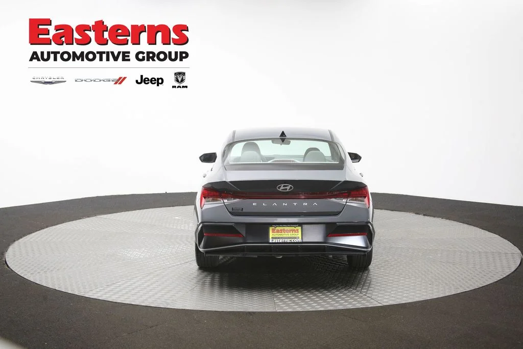 Used 2025 Gray Hyundai SEL Convenience image 37