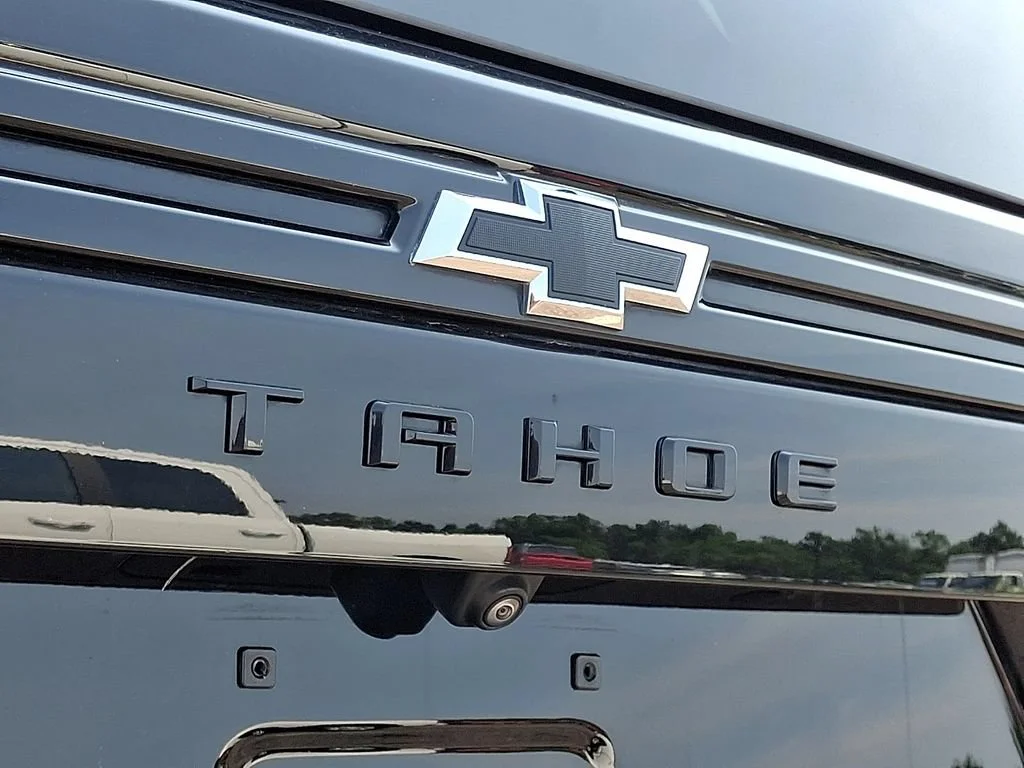 Used 2023 Black Chevrolet Z71 image 32