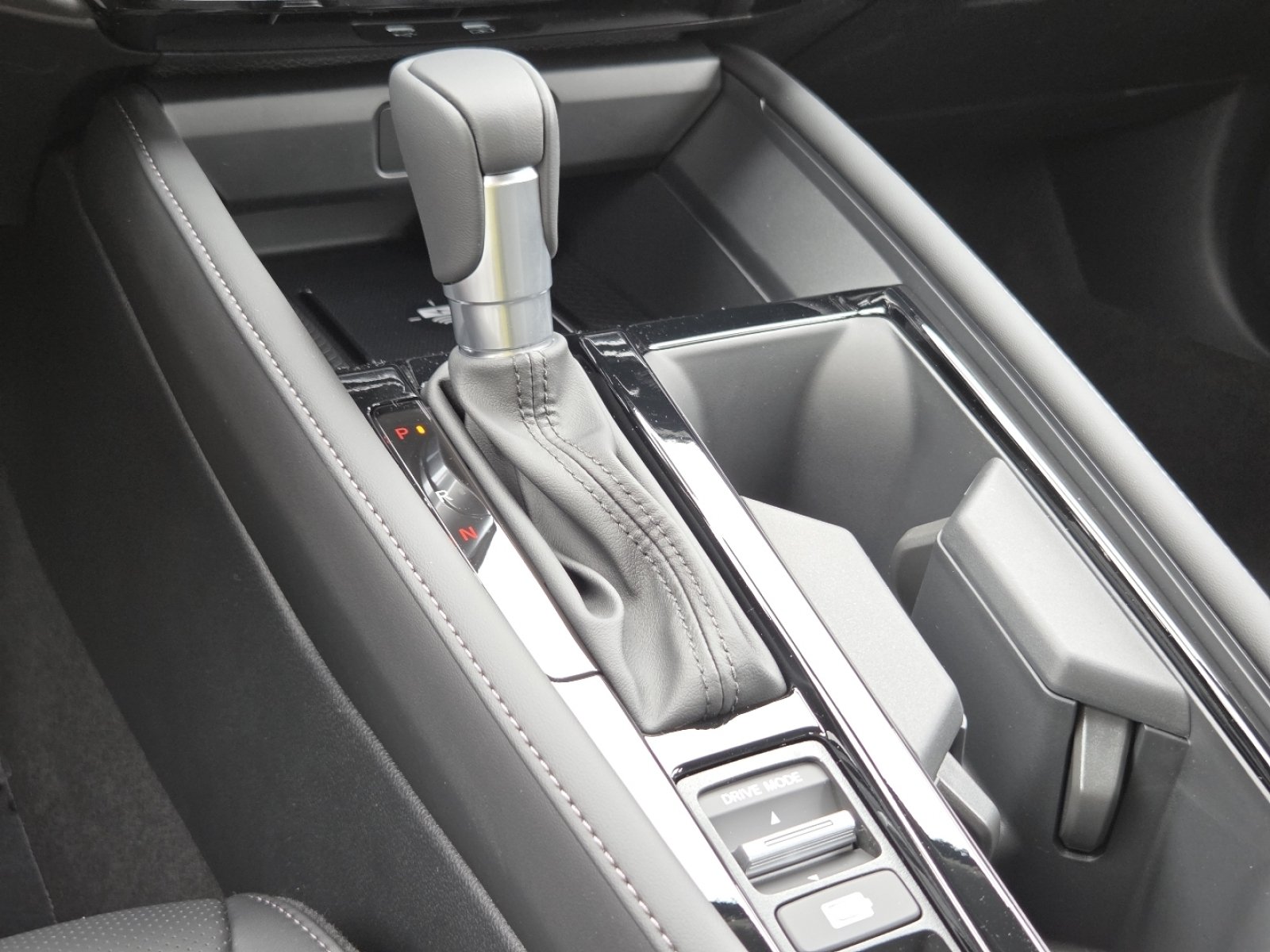 New 2026 Urban Gray Pearl Honda Touring image 35