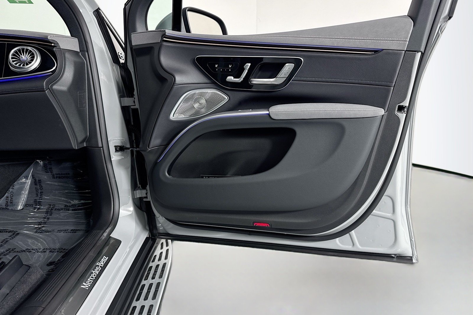 New 2026 MANUFAKTUR Alpine Grey Mercedes-Benz EQS 400 4MATIC® SUV image 23