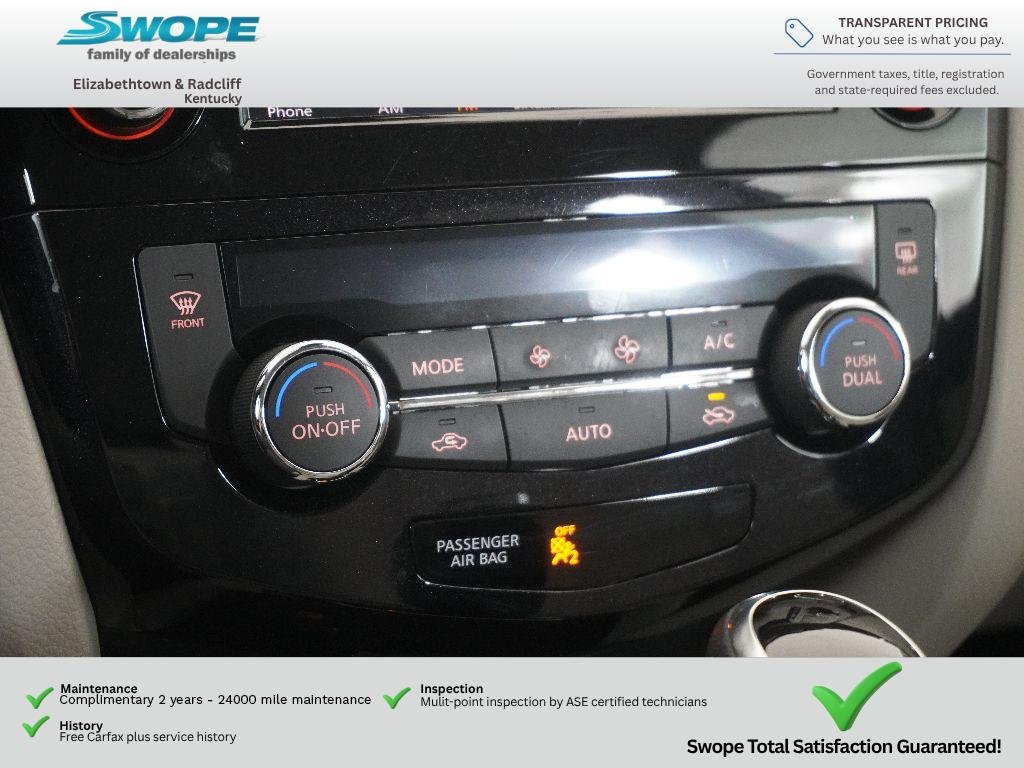 Used 2022 Pearl White Tricoat Nissan SL image 22