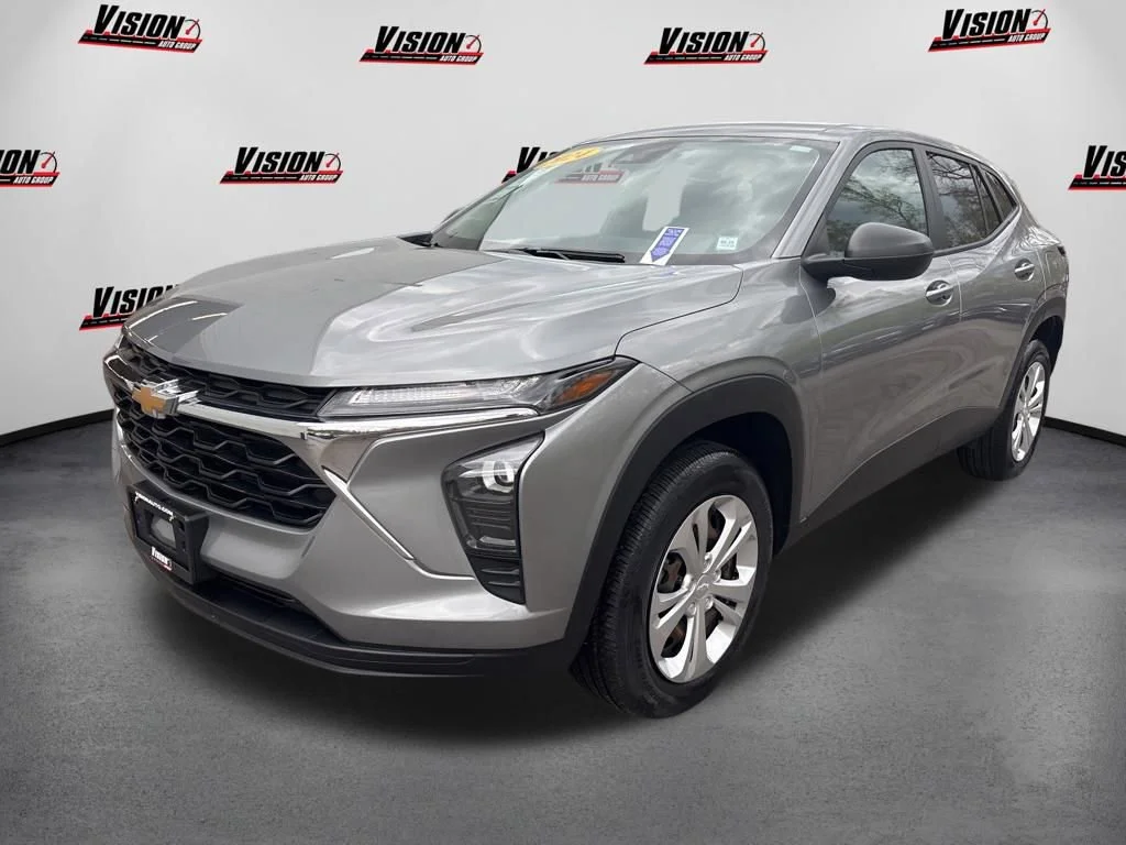 2024 Chevrolet Trax LS's photo