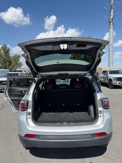 Used 2025 Silver Zynith Jeep Latitude image 13