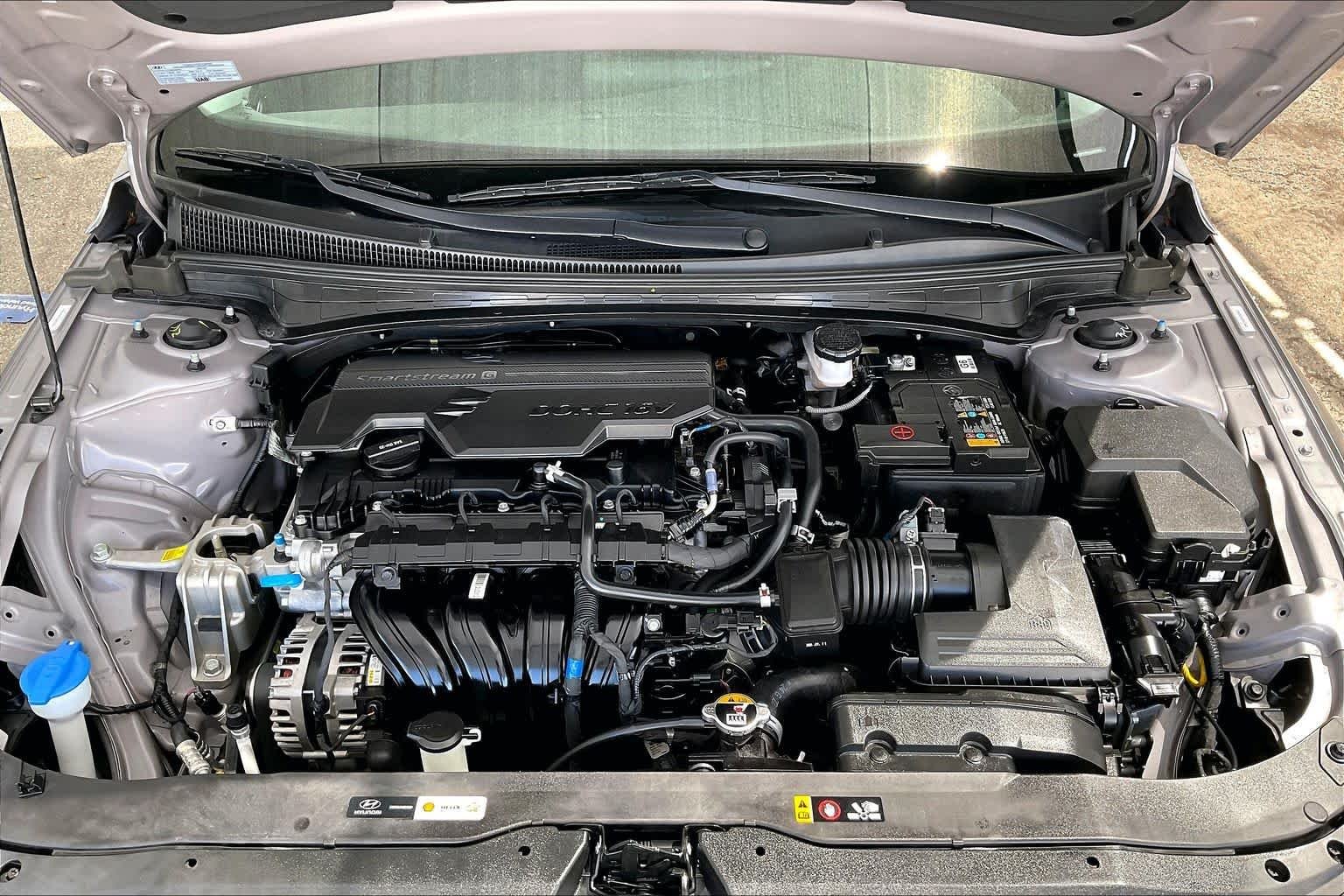 Used 2025 Fluid Metal Hyundai Limited image 32