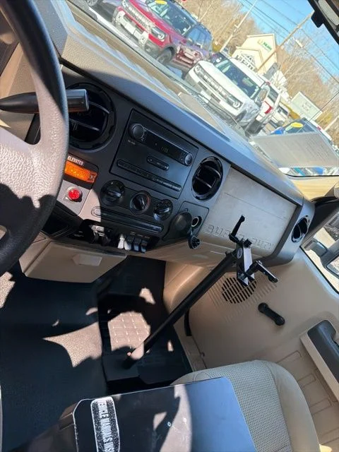 Used 2008 White Ford  image 17