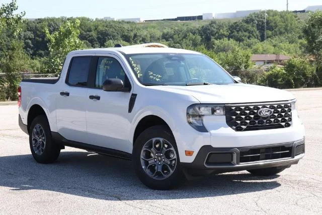 New 2026 Space White Metallic Ford XLT image 30