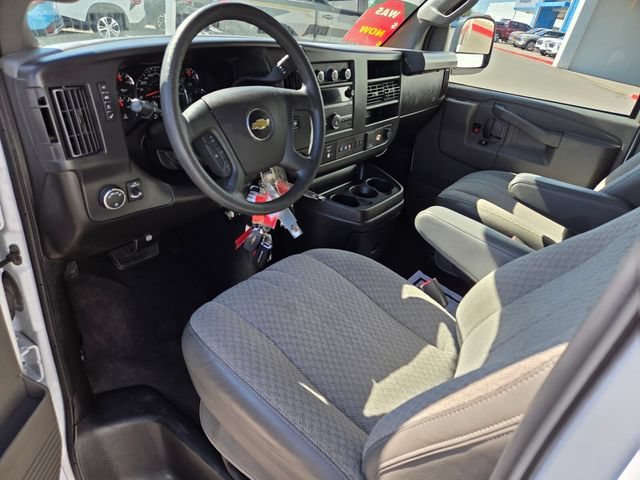 2025 Chevrolet Express Passenger LT - Photo 11