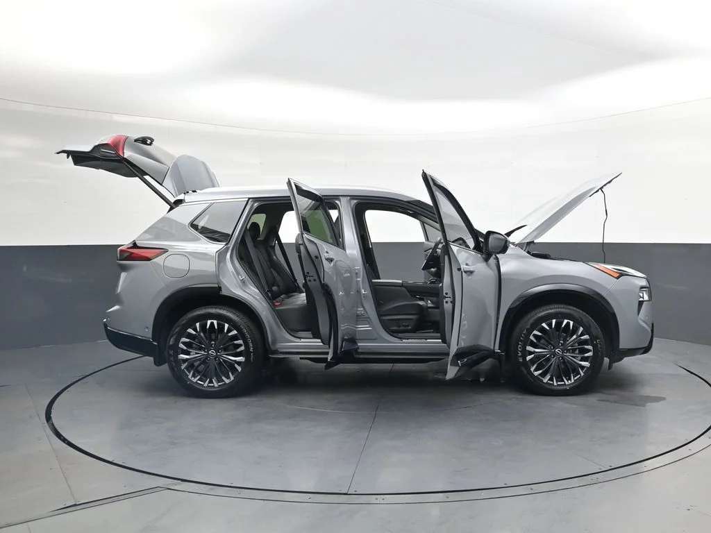 Used 2024 Gray Nissan Platinum image 49