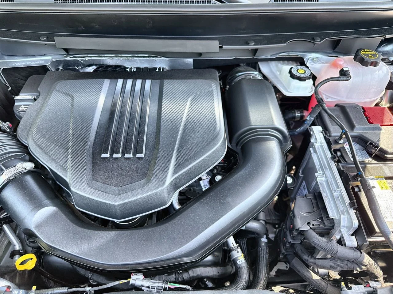 New 2026 Sterling Metallic GMC Elevation image 25