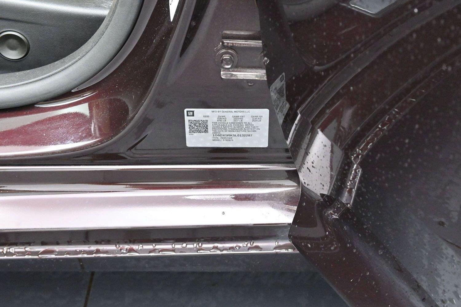 Used 2020 GARNET METALLIC Cadillac Luxury image 42