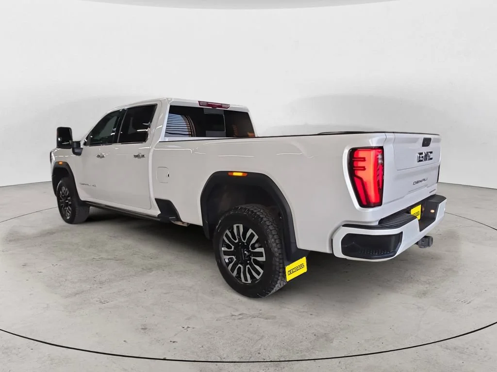 Used 2025 White Frost Tricoat GMC Denali Ultimate image 7