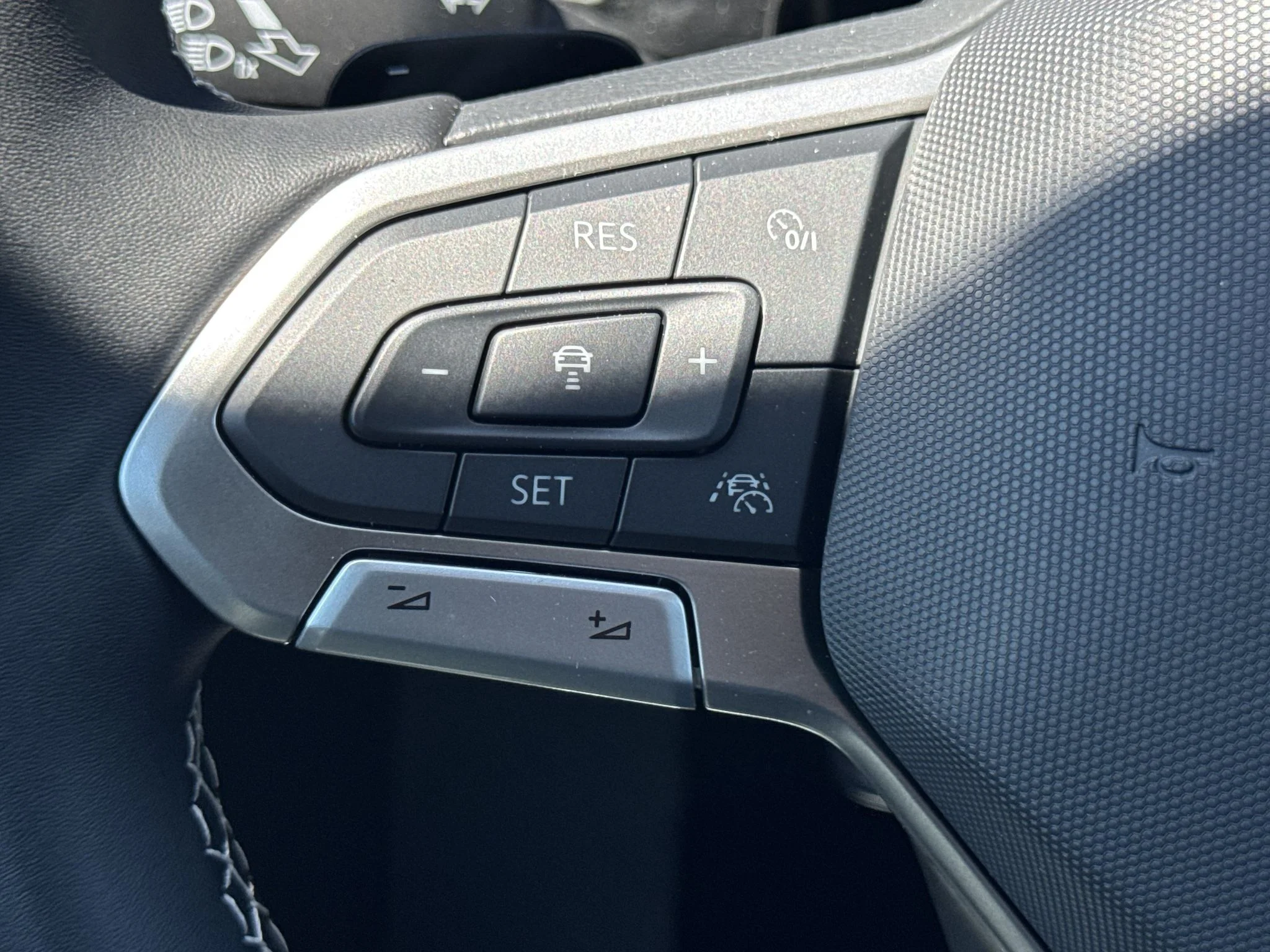 New 2026 Deep Black Pearl Volkswagen 2.0T SEL image 20