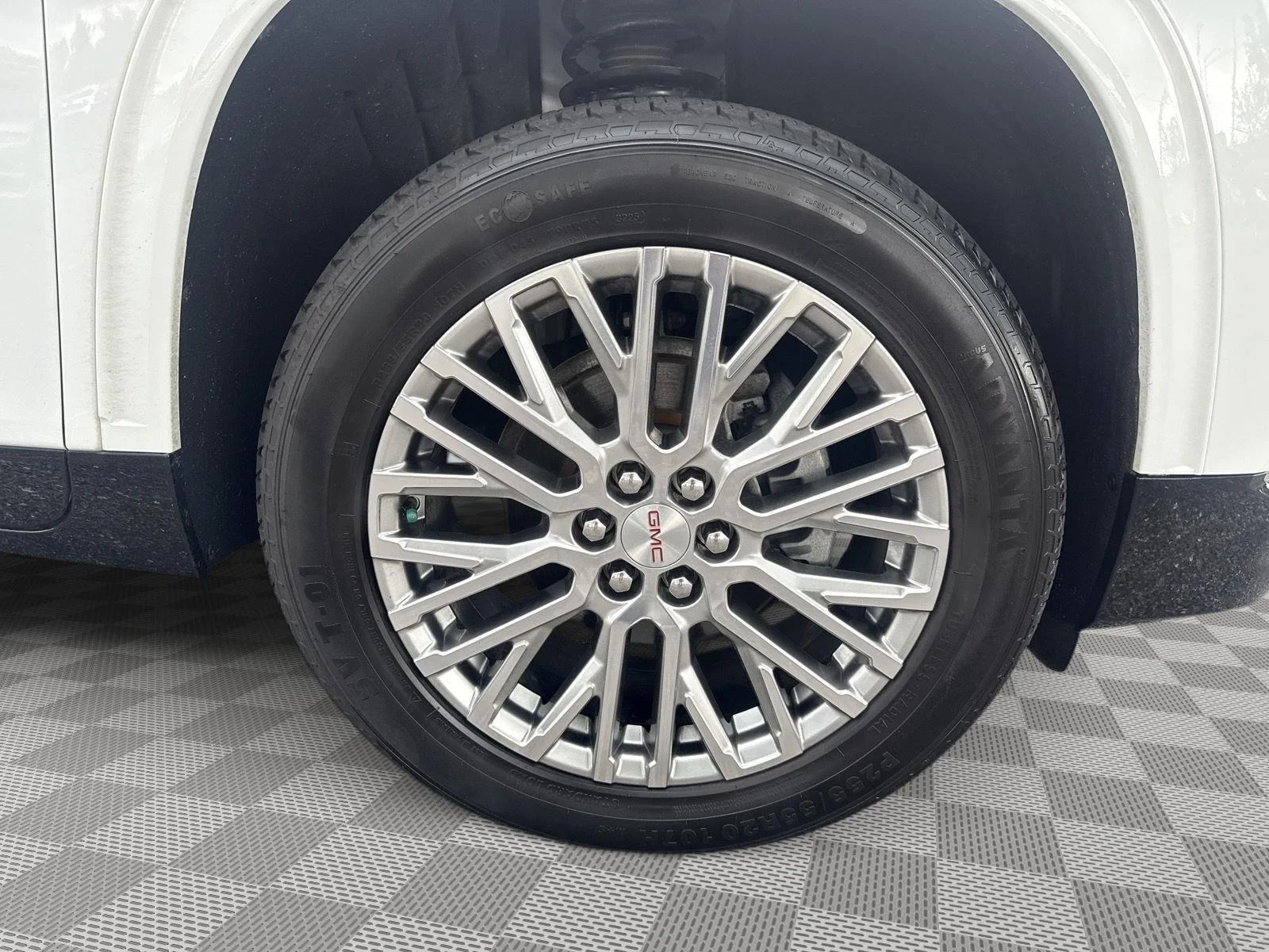 Used 2024 Summit White GMC Denali image 14