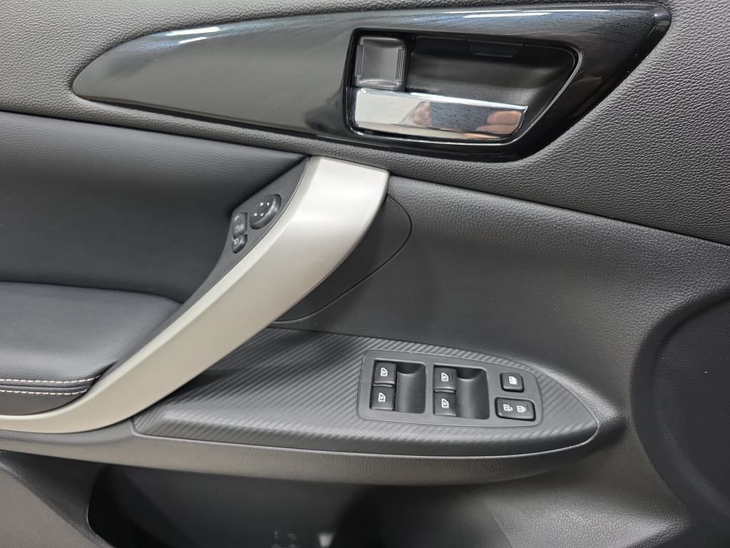 Used 2024 Black Mitsubishi SEL image 28